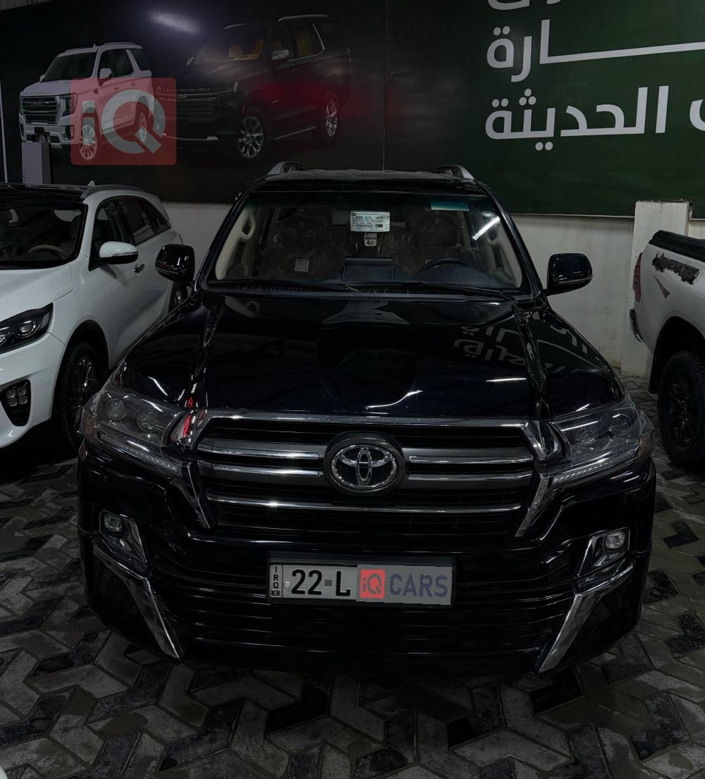 تۆیۆتا لاند کروزەر